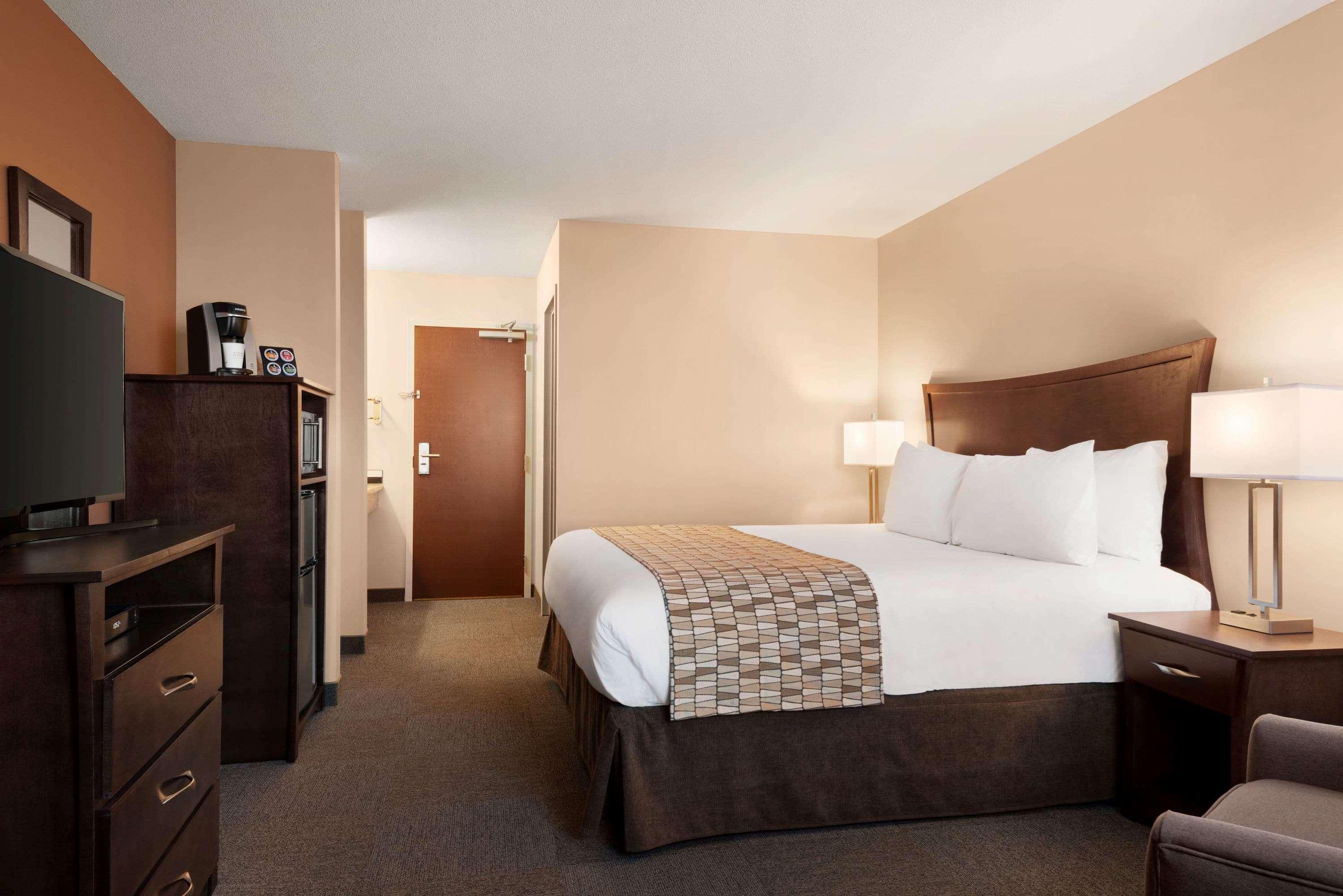 Travelodge By Wyndham Пинчер-Крик Экстерьер фото