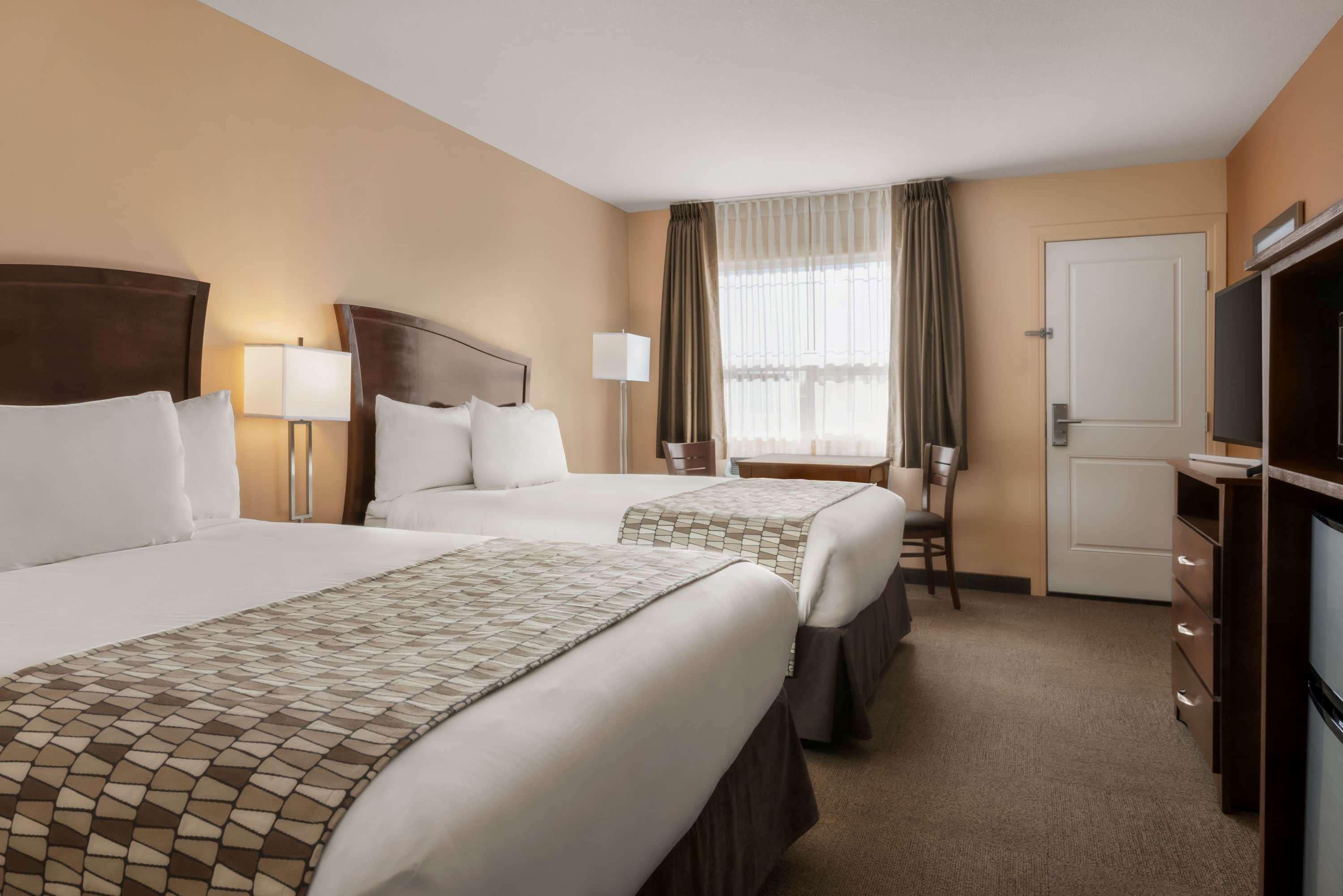 Travelodge By Wyndham Пинчер-Крик Экстерьер фото